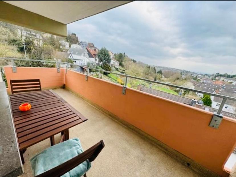 Ferienwohnung Workation Adler Taunusblick , 3-4 Personen, Balkon, 2 Badezimmer, Riesen Kueche, Waschmachine, Viel Platz, Privatparkplatz Bad Soden am Taunus Exterior foto